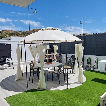 Bajo Con Jardin En Primera Linea De Playa Apartman Málaga Kültér fotó
